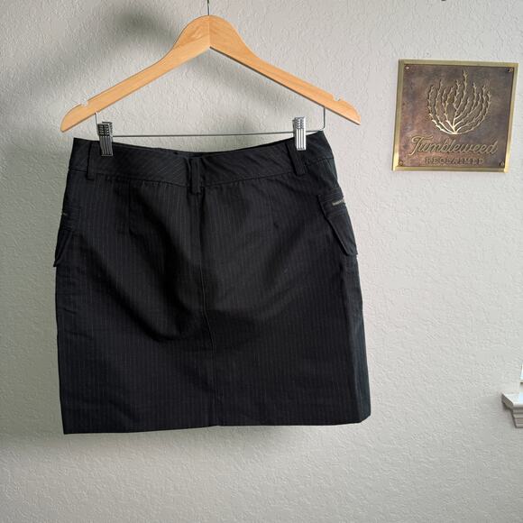 Women's Banana Republic Black Pinstripe Zip Pocket Mini Skirt Size 8 - Picture 7 of 9
